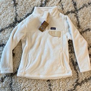 NWT Patagonia brand girls’ fleece cream jacket, smoke free home.  Size 7/8
